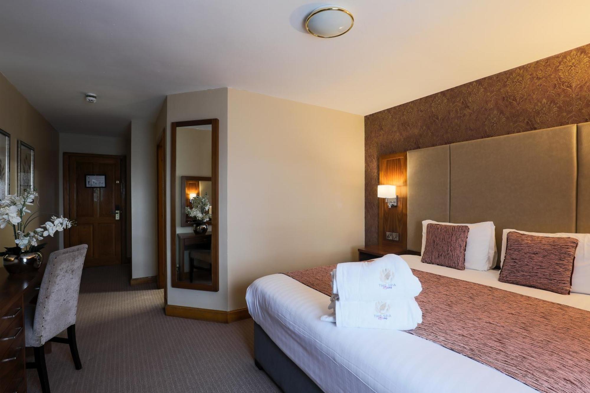 Holyrood Hotel - Leisure Centre & The Spa At Orchids Бундоран Екстериор снимка
