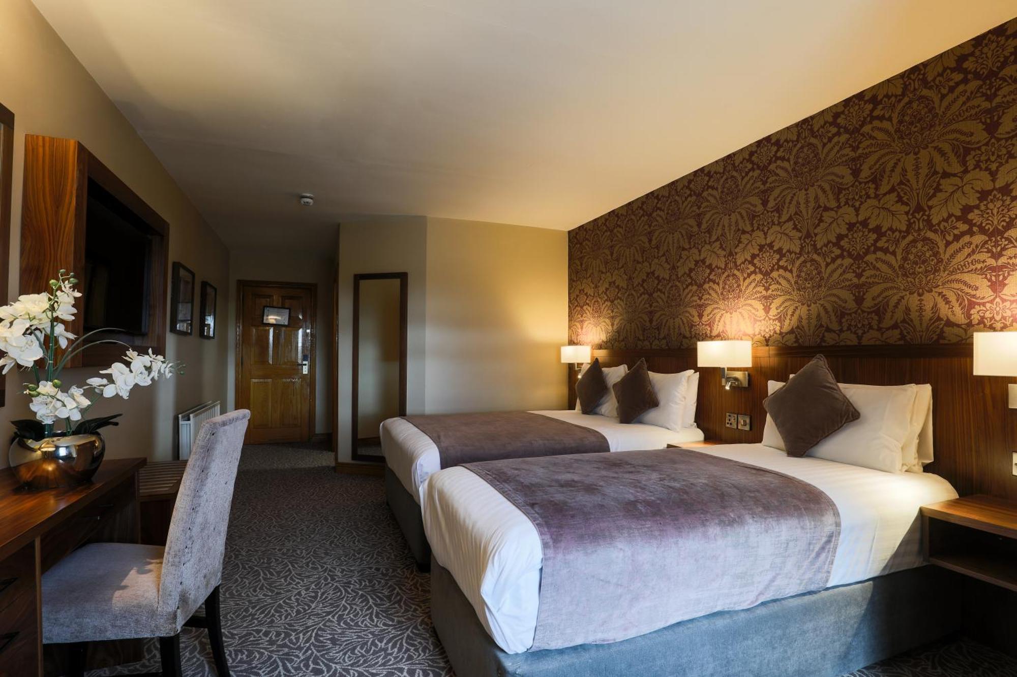 Holyrood Hotel - Leisure Centre & The Spa At Orchids Бундоран Екстериор снимка