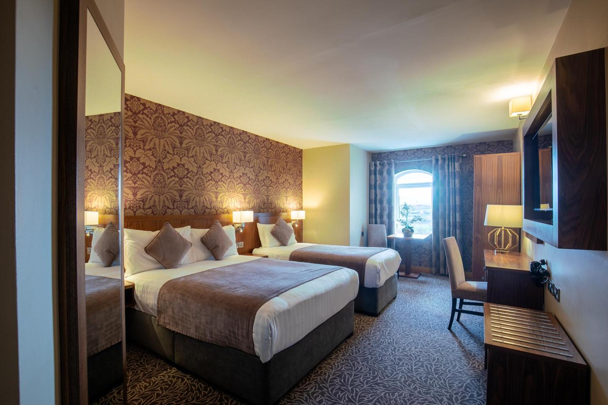 Holyrood Hotel - Leisure Centre & The Spa At Orchids Бундоран Екстериор снимка